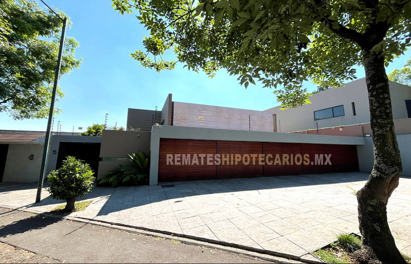 Casa en Bosques de las Lomas - 